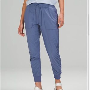 Lululemon Beyond the Studio 7/8 Jogger Water Drop Size 6